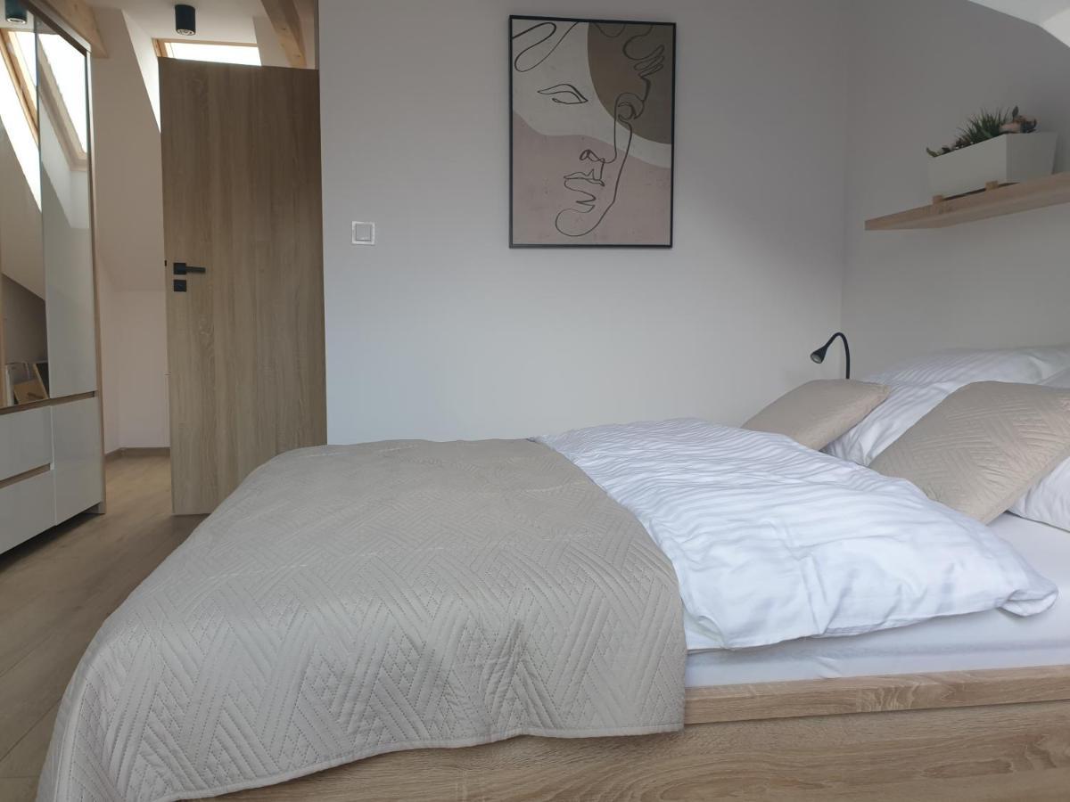 Near The Airport- Apartments Cracovia Exterior foto